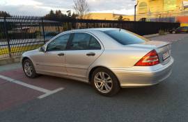 MERCEDES C220 2004 god.