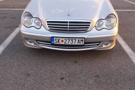 MERCEDES C220 2004 god.