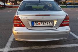 MERCEDES C220 2004 god.