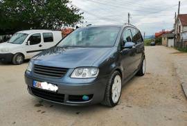 VW Touran 2.0 TDI R-line