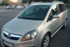 Opel Zafira 1.9 CDTI 2005 godina